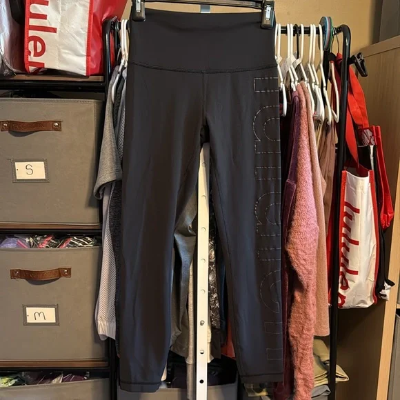 Lululemon Wunder Train High-Rise Tight 25" GRAPHIC Sz 6 Black Iridescent LOGO - Picture 2 of 8